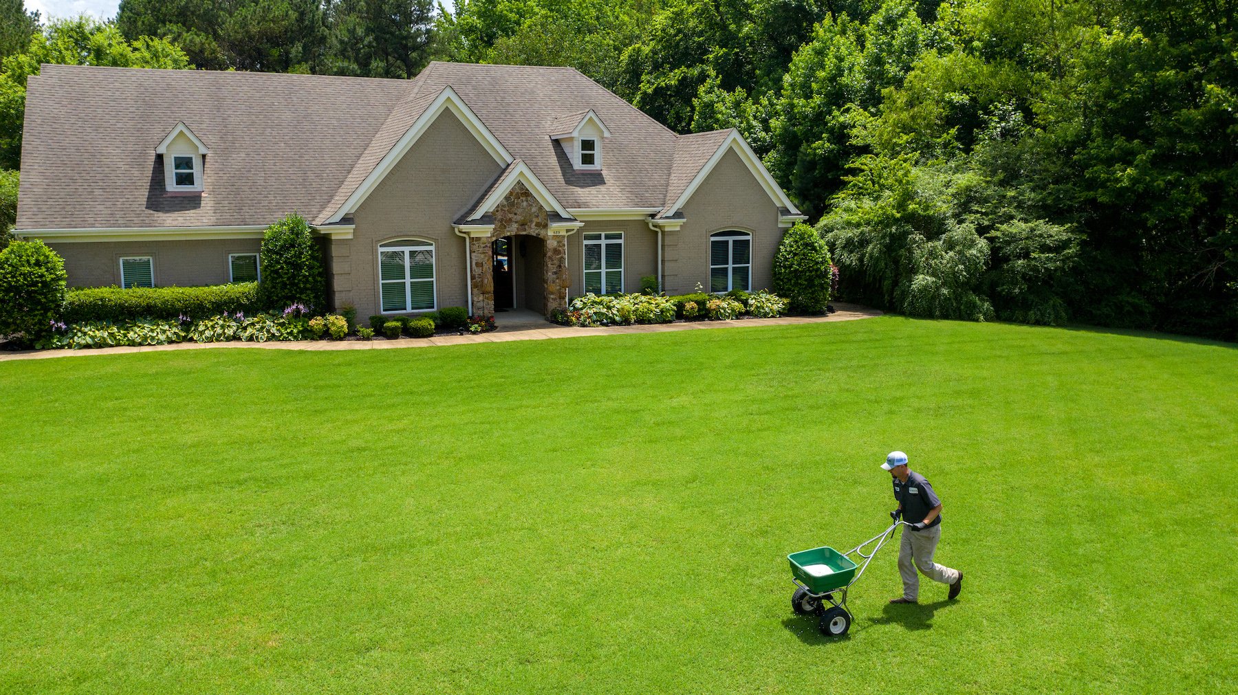 lawn care technician fertilizer 1